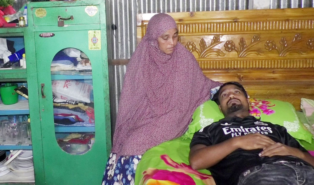 কিডনি দিতে প্রস্তুত মা, কিন্তু নেই ট্রান্সপ্লান্টের টাকা