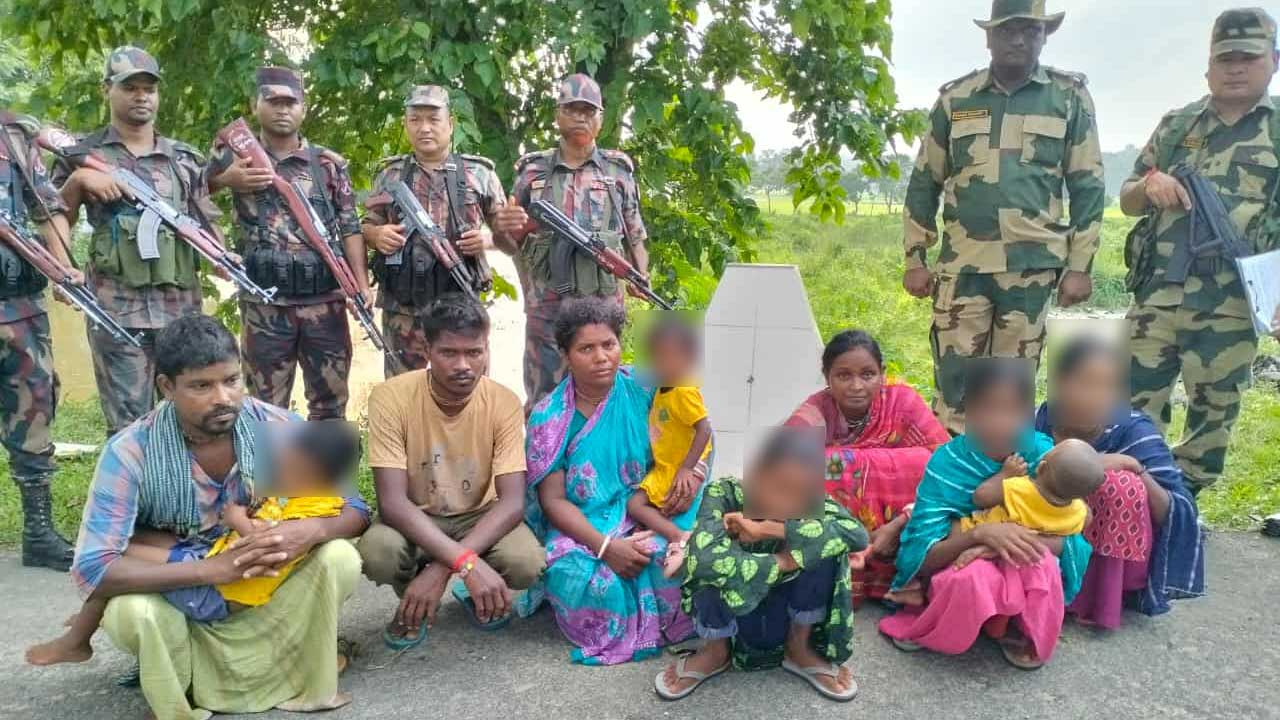 নালিতাবাড়ীতে পতাকা বৈঠকের মাধ্যমে ১০ বাংলাদেশিকে ফেরত দিল বিএসএফ