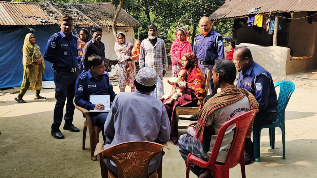 তালাকপ্রাপ্ত স্ত্রীকে চাপাতি দিয়ে কুপিয়ে জখম, ফোনে আবার হত্যার হুমকি