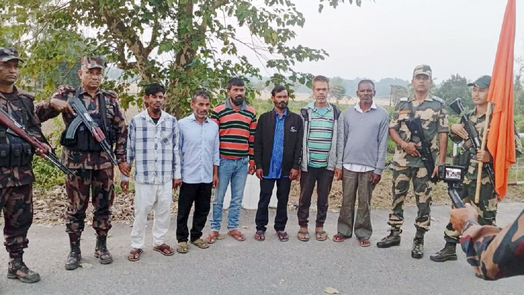 মাছ ধরতে গিয়ে ভারতে আটক ৬ জেলে, ১৩ মাস পর হস্তান্তর