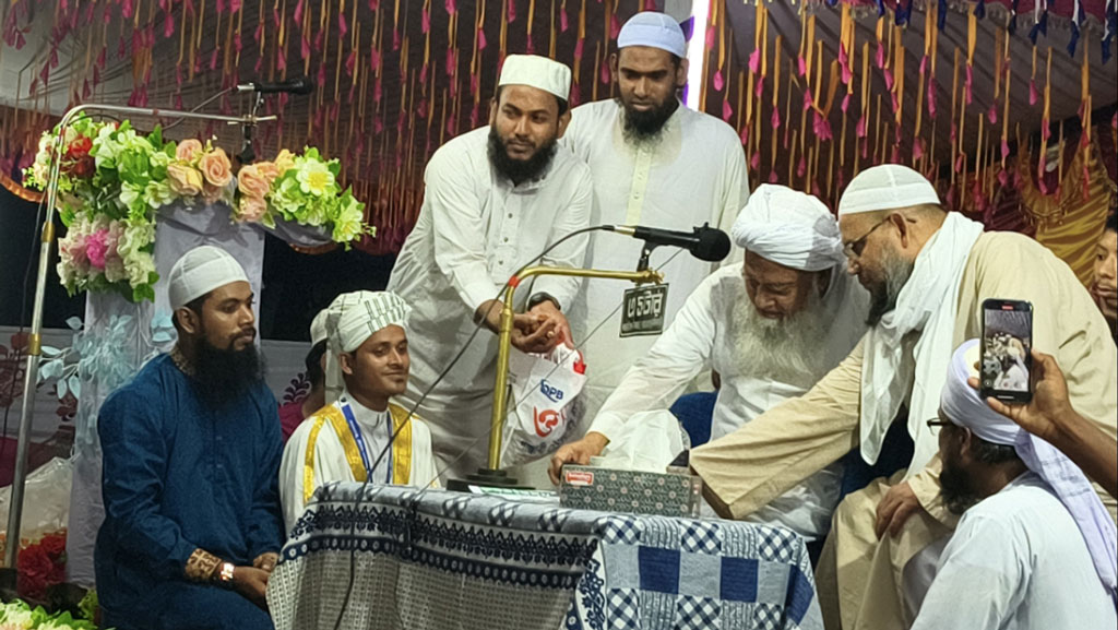 নালিতাবাড়ীতে ইসলামি সম্মেলনে চার যুগলের যৌতুকবিহীন বিয়ে