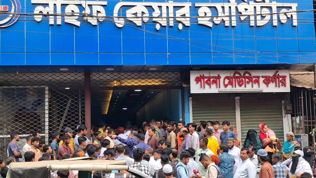 শ্রীপুরে ভুল চিকিৎসায় প্রসূতির মৃত্যুর অভিযোগ, হাসপাতালে ভাঙচুর