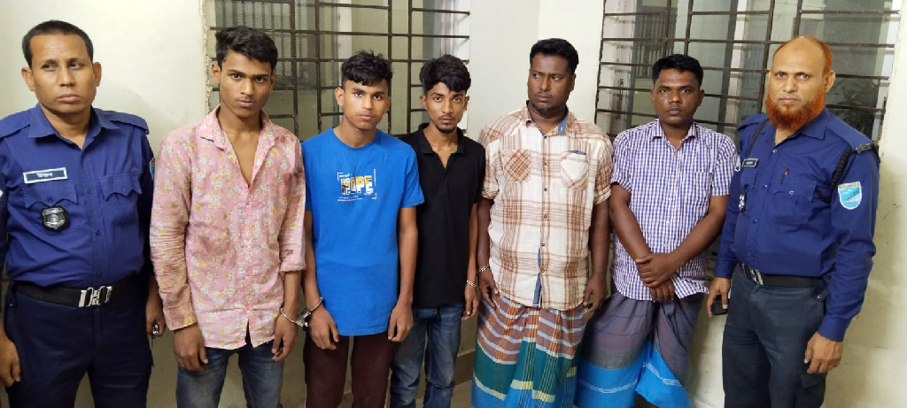 শ্রীপুরে কারখানার তিন কর্মকর্তাকে অপহরণ করে কুপিয়ে জখম, গ্রেপ্তার ৫