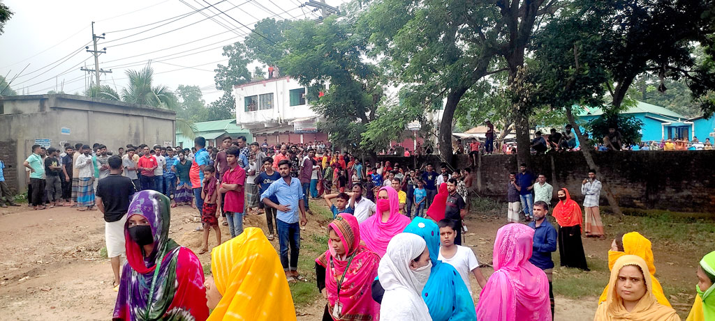 শ্রমিক ছাঁটাই: শ্রীপুরে আরেক কারখানায় বিক্ষোভ-ভাঙচুর, কর্মকর্তাদের অবরুদ্ধ