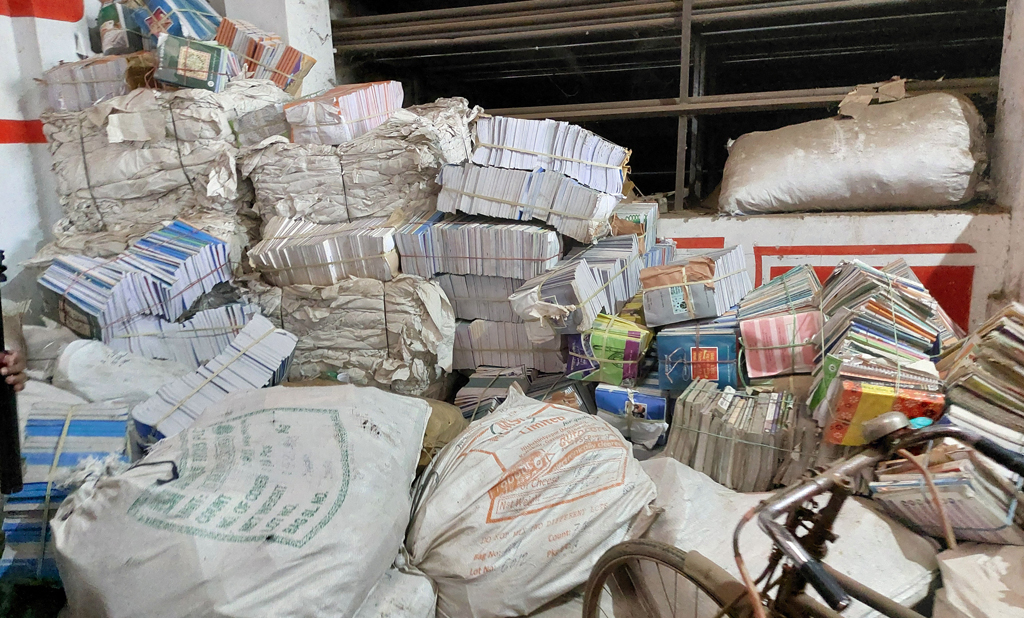 শেরপুরে ভাঙারি দোকান থেকে মাদ্রাসার ৮ হাজার বই জব্দ