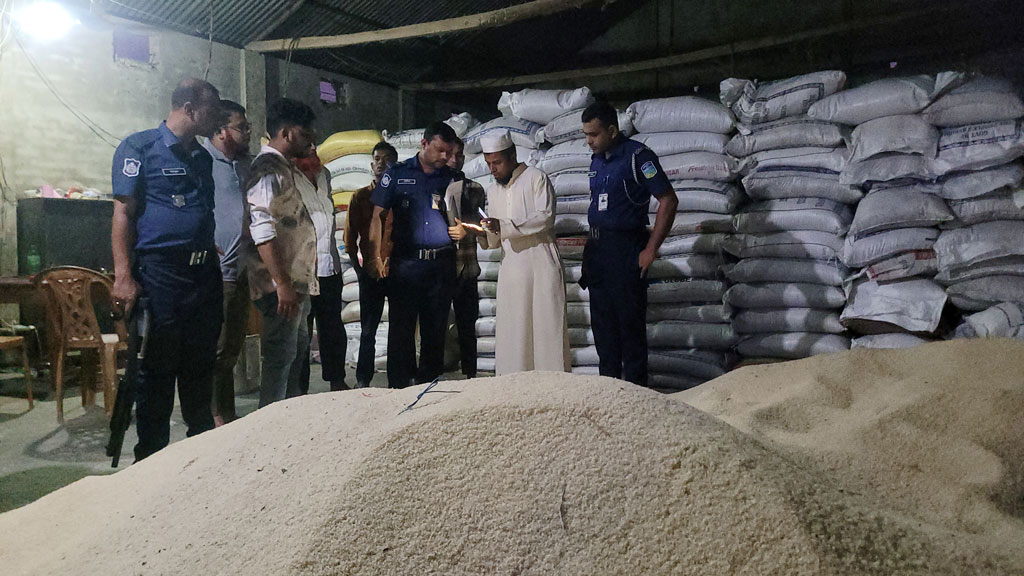 শেরপুরে চালকলের গুদামে মিলল ৪ টন সরকারি চাল, গ্রেপ্তার ১