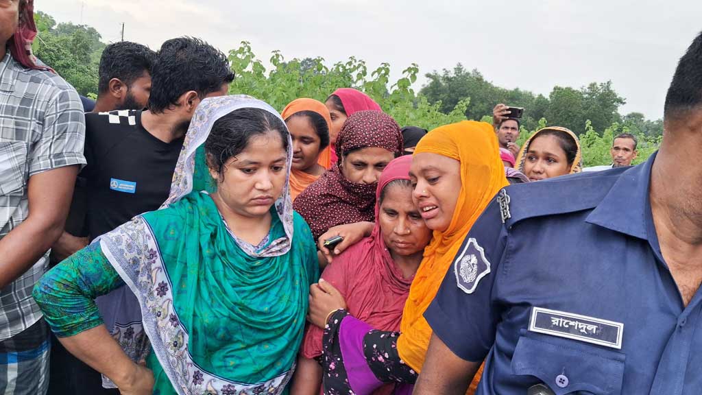 সকালে তাল কুড়াতে গিয়ে নিখোঁজ, দুপুরে মাটি খুঁড়ে মিলল নারী গলাকাটা লাশ