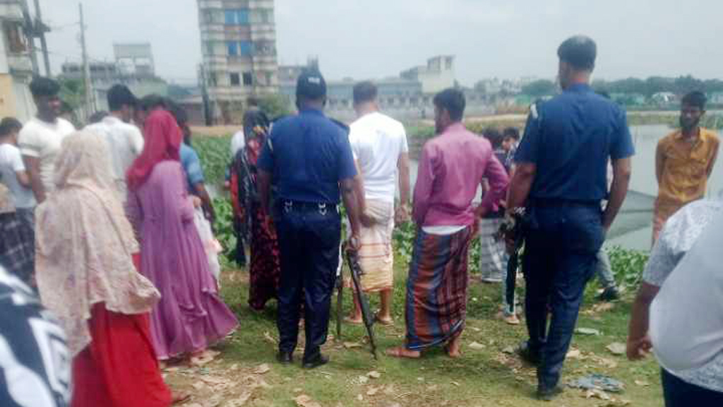 শ্রীপুরে কচুরিপনার ভেতর পড়ে ছিল নবজাতকের মরদেহ