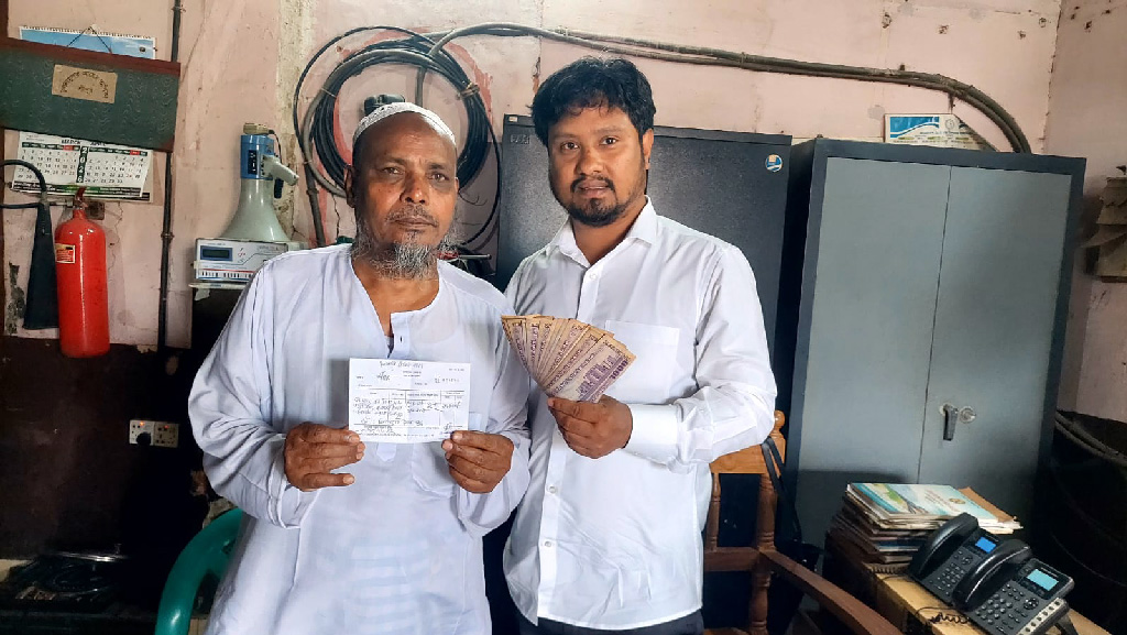 টিকিট না কেটে ট্রেন ভ্রমণ, ৫০ বছর পর সেই ভাড়া ফেরত দিলেন বৃদ্ধ