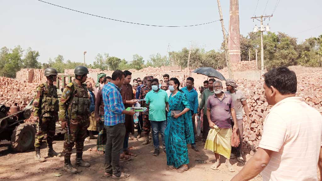 ৩ ইটভাটাকে ৫ লাখ টাকা জরিমানা