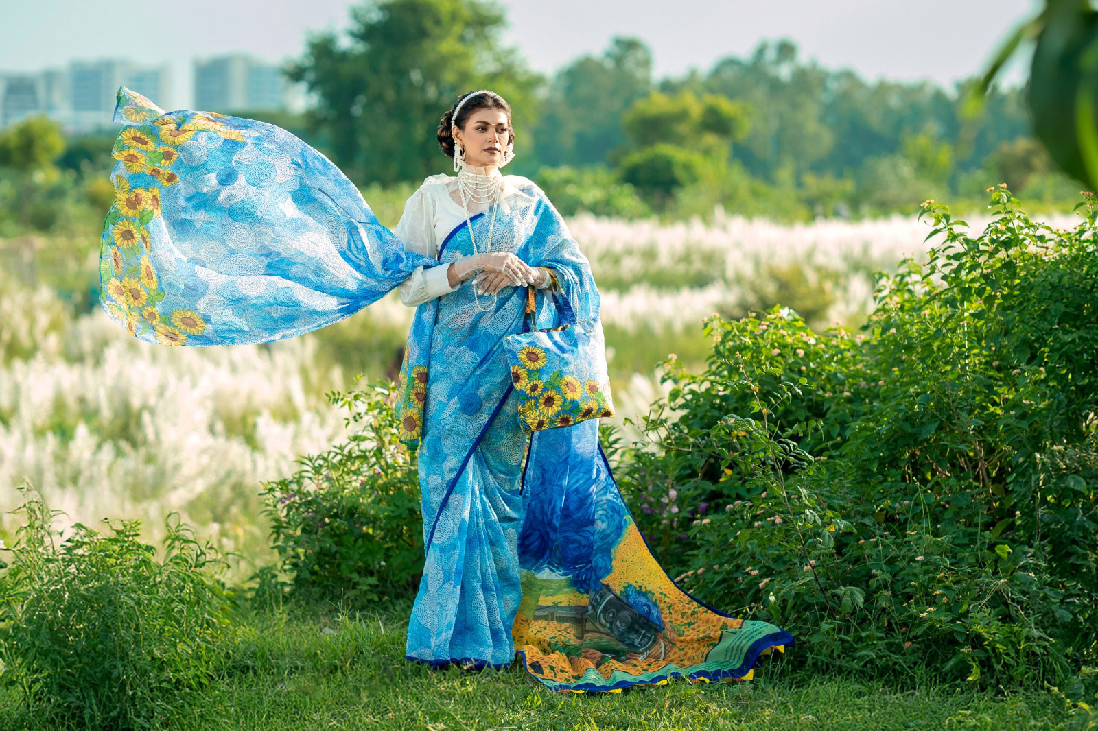 ‘আজি শরততপনে প্রভাতস্বপনে কী জানি পরান কী যে চায়’