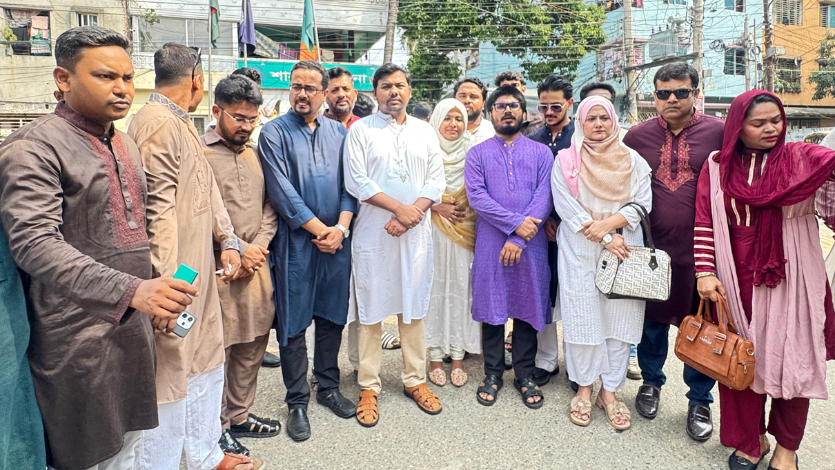 ‘উদোর পিণ্ডি বুধোর ঘাড়ে’ চাপিয়ে সরকার মাজারে হামলার দায় এড়াতে পারে না: তুষার