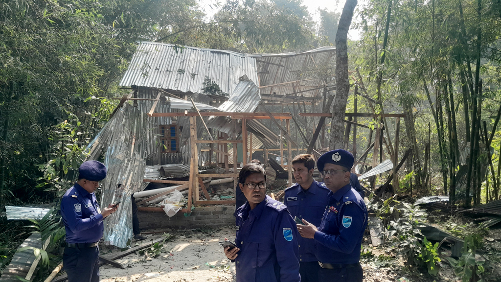 জাজিরায় বোমা বিস্ফোরণে উড়ে গেল বসতঘর, যুবকের মরদেহ উদ্ধার