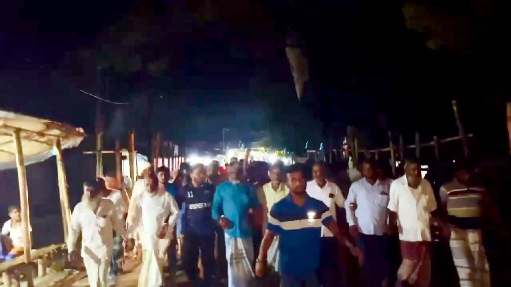 শরীয়তপুরে আওয়ামী লীগ নেতার মুক্তির দাবিতে বিএনপির বিক্ষোভ, সমালোচনার ঝড়