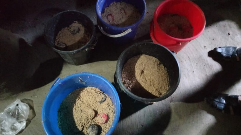 প্রবাসীর পরিত্যক্ত ঘরে মিলল পাঁচ বালতি হাতবোমা