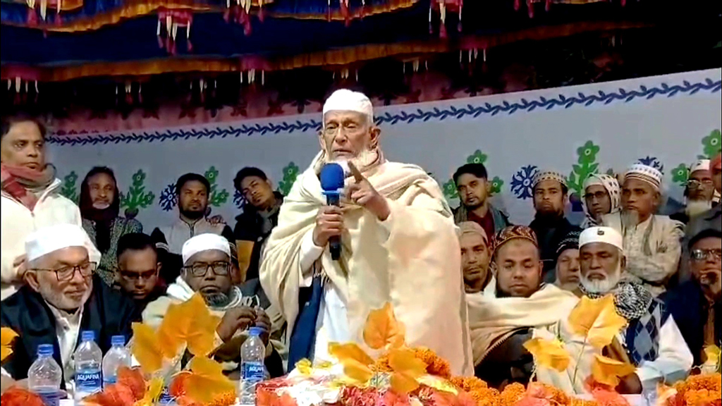 বিএনপির প্রার্থীর নির্বাচনী সভায় আওয়ামী লীগ নেতার ‘জয় বাংলা, জয় বঙ্গবন্ধু’ স্লোগান