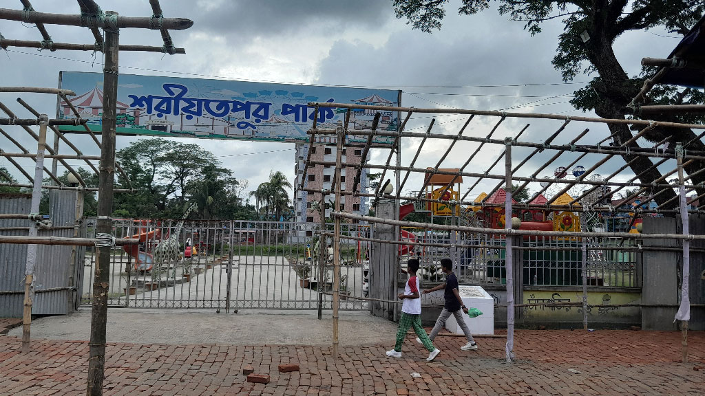 হাসপাতাল-বিদ্যালয়-শিশুপার্কসংলগ্ন শিল্পকলা একাডেমি মাঠে বাণিজ্য মেলা, তীব্র প্রতিবাদ