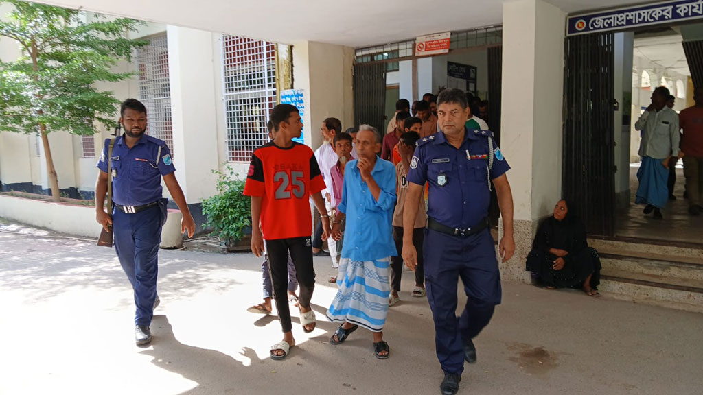 মামলা দিয়ে হয়রানির অভিযোগে মামলা, গ্রেপ্তার ৩