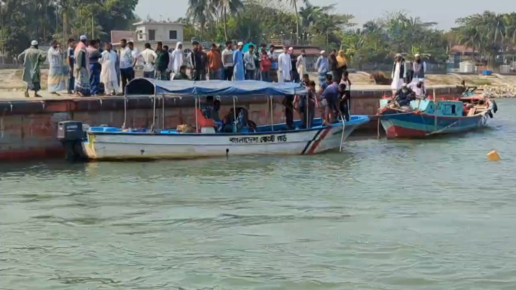 পদ্মায় বাল্কহেডডুবি: ১৩০ ফুট পানির নিচ থেকে দুই শ্রমিকের লাশ উদ্ধার