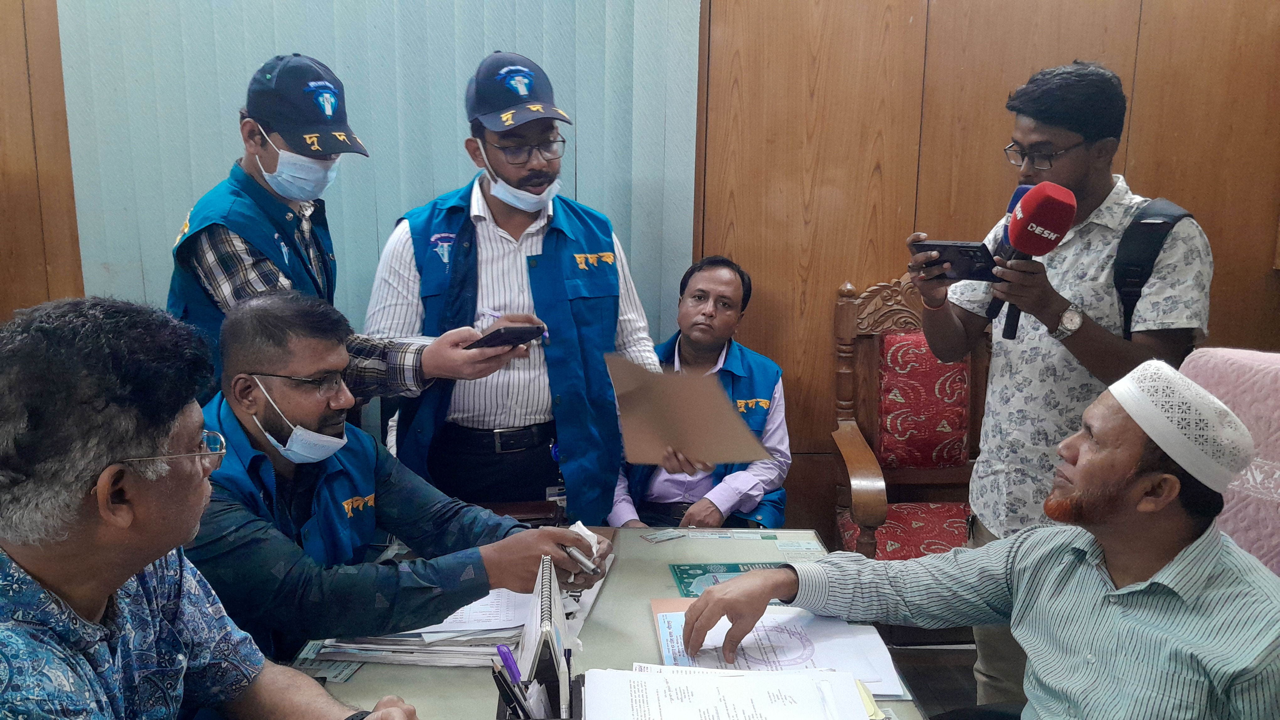 শরীয়তপুর সদর হাসপাতালে টাকার বিনিময়ে সেবা, প্রমাণ পেল দুদক