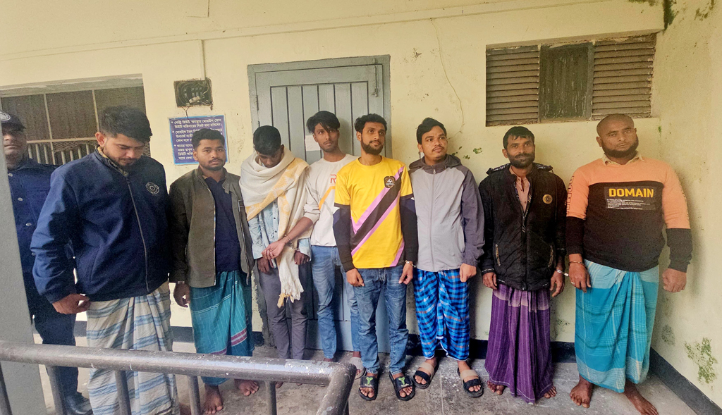 শ্রীপুরে পুলিশের ওপর হামলা চালিয়ে মাদক কারবারিকে ছিনিয়ে নিলেন সহযোগীরা