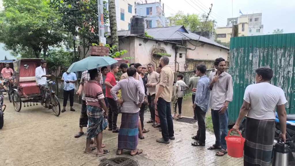 ঘরের মেঝেতে জমা বৃষ্টির পানিতে পড়ে ৮ মাস বয়সী শিশুর মৃত্যু