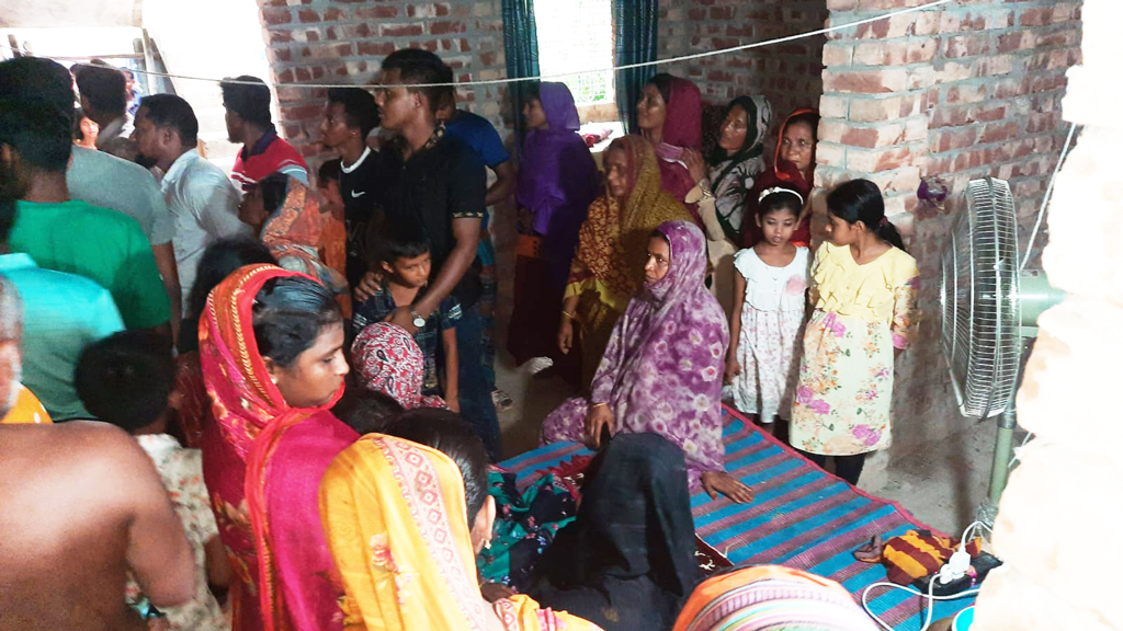 ডোবায় নবজাতকের লাশ, মা বলছেন, জিনের বেশে কেউ এসেছিল