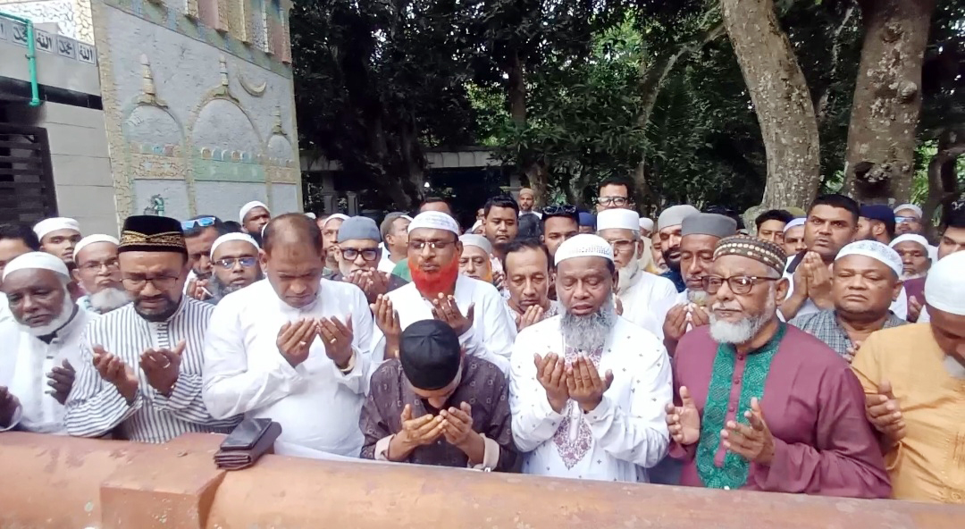 নির্মম হত্যাকাণ্ডের শিকার শিশুটির কবর জিয়ারতে কান্নার রোল