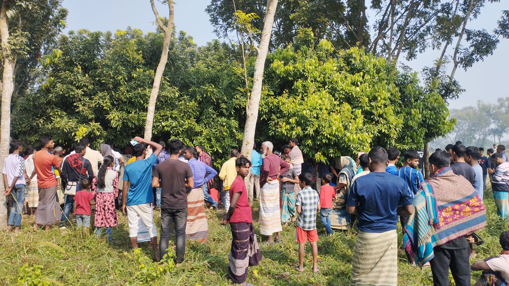 রাতে জলসা শুনতে বেরিয়ে নিখোঁজ, সকালে মিলল শিশুর অর্ধনগ্ন লাশ