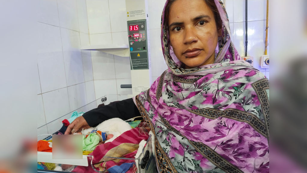 প্রসূতি একাই এসেছিলেন হাসপাতালে, বাচ্চাকে দত্তক নিতে ভিড়