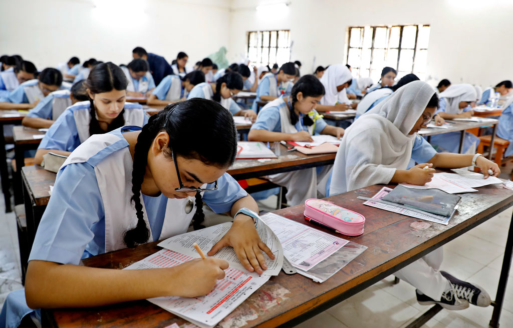 এসএসসি পরীক্ষা ঘিরে যানজট এড়াতে ডিএমপির নির্দেশনা