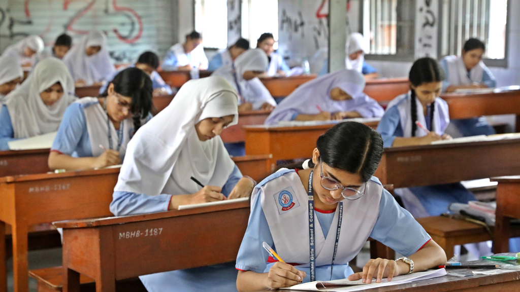 এসএসসি পরীক্ষার প্রথম দিনেই অনুপস্থিত ২৫ হাজার শিক্ষার্থী, বহিষ্কার ৬