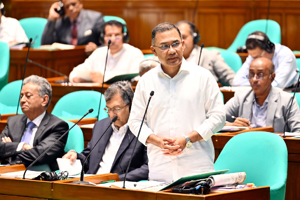 নতুন বিমানঘাঁটি নয়, বিদ্যমান অবকাঠামো ব্যবহারে জোর প্রধানমন্ত্রীর