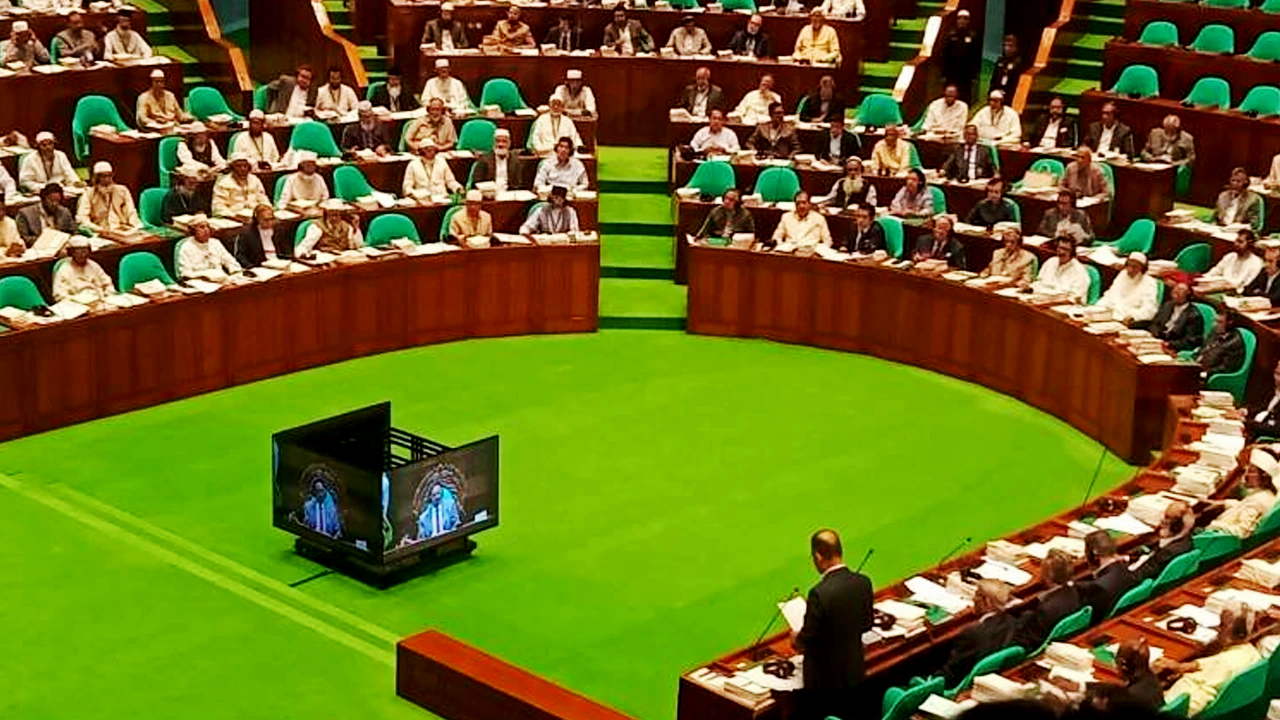 বিমান-পর্যটন খাতকে আন্তর্জাতিক মানে উন্নীত করার পরামর্শ সংসদীয় কমিটির