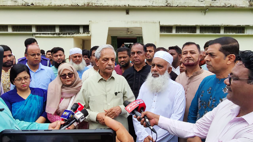 সব প্রস্তুতি শেষ, শিগগিরই উদ্বোধন হবে জুলাই স্মৃতি জাদুঘর — কুমিল্লায় সংস্কৃতি মন্ত্রী