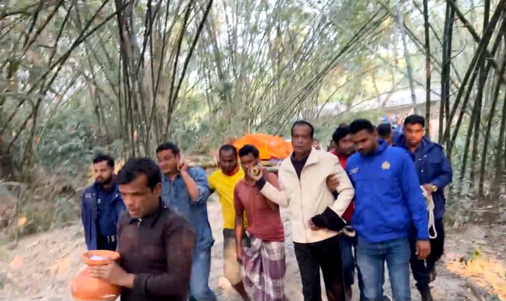 প্যারোলে মুক্তি পেয়ে বাবার শেষকৃত্যে অংশ নিলেন আওয়ামী লীগ নেতা প্রদ্যুৎ কুমার