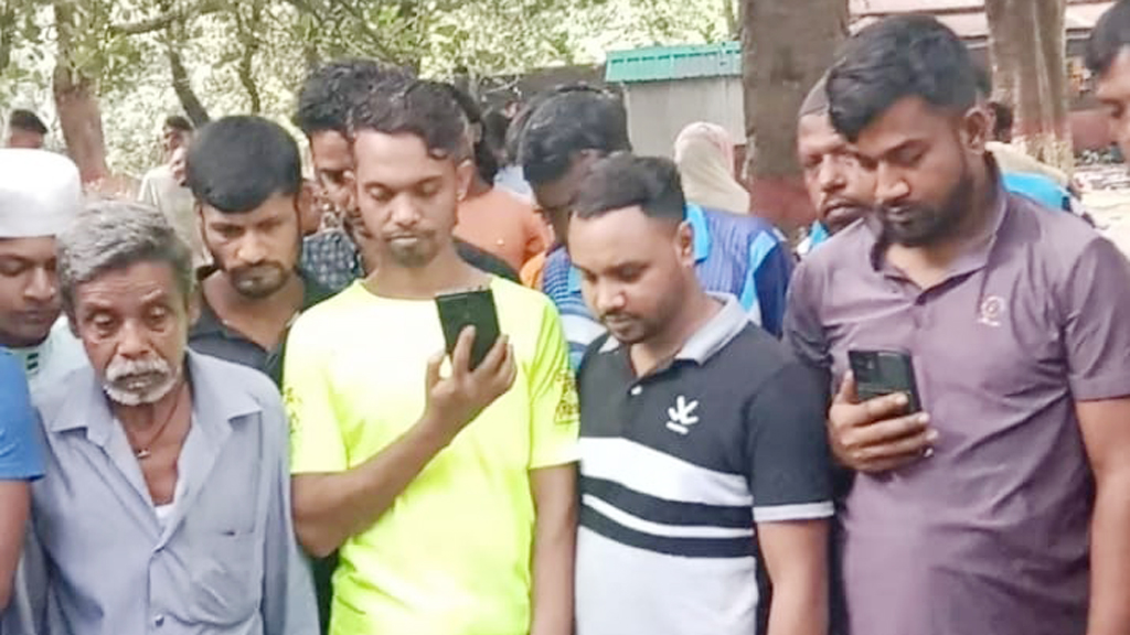 কারখানার পুকুরে পড়ে দুই শিশুর মৃত্যু