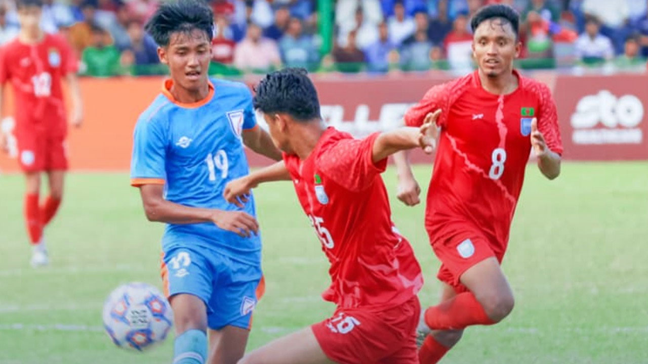 জোড়া লাল কার্ডের ম্যাচে ভারতকে রুখে দিল বাংলাদেশ