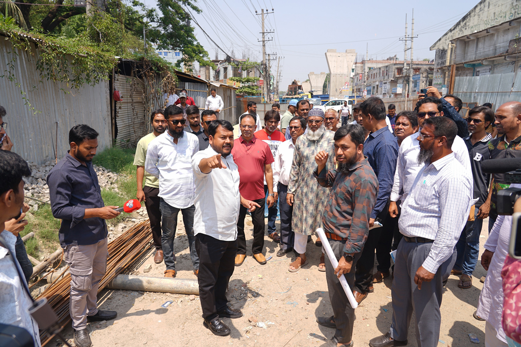 ৭ দিনের মধ্যে সড়ক উন্মুক্ত করার নির্দেশ রাসিক প্রশাসকের