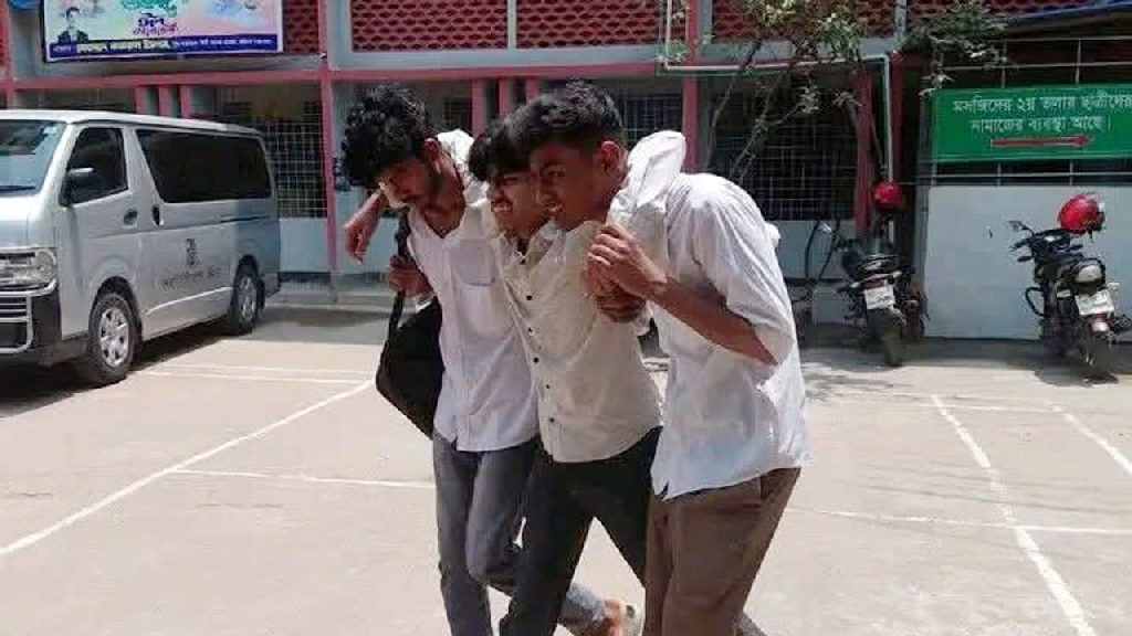 ‘গুপ্ত’ লেখা নিয়ে চট্টগ্রামে সিটি কলেজে ছাত্রদল-শিবিরের সংঘর্ষ