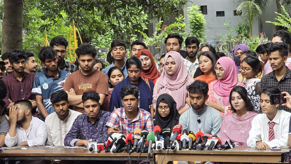 সাত কলেজের অন্তর্বর্তী প্রশাসন গঠনের দাবি, মন্ত্রণালয় ঘেরাওয়ের হুঁশিয়ারি