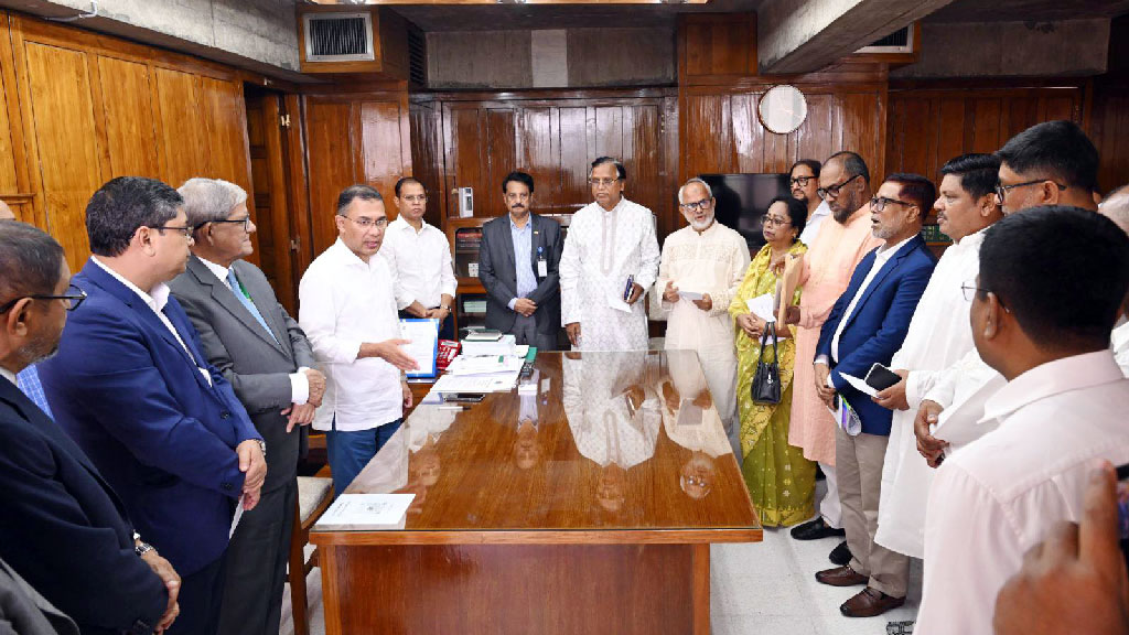 ১২ সিটির পরিচ্ছন্নতাকর্মীদের ৫ হাজার টাকা করে ঈদ উপহার দিলেন প্রধানমন্ত্রী