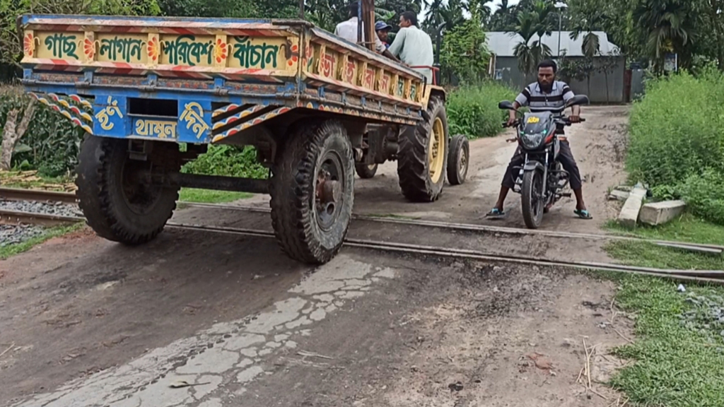 লালমনিরহাটে ৯২টি লেভেল ক্রসিংয়ের ৬০টিই অরক্ষিত, দুর্ঘটনার শঙ্কা