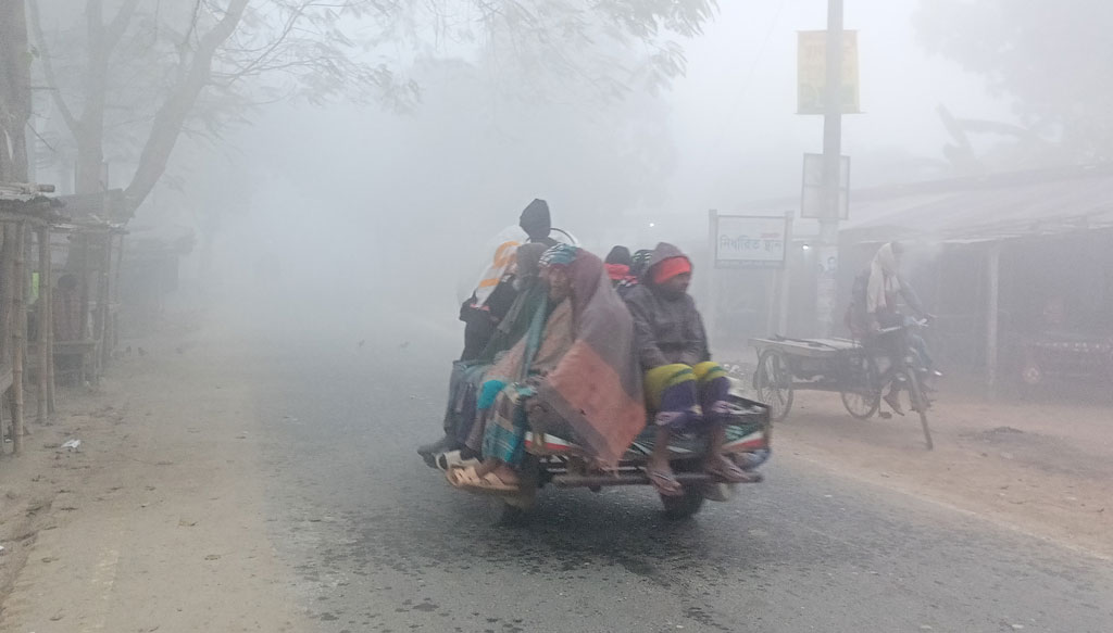 কনকনে শীতে বিপাকে গাংনীর খেটে খাওয়া মানুষেরা