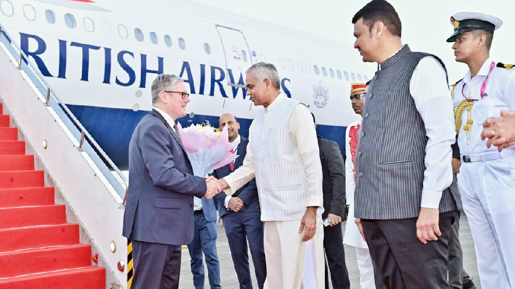 ভারতীয়রা ভিসা ছাড় পাবে না, স্বার্থ হাসিলে ‘দুদিনের বাণিজ্য মিশনে’ মুম্বাইয়ে স্টারমার