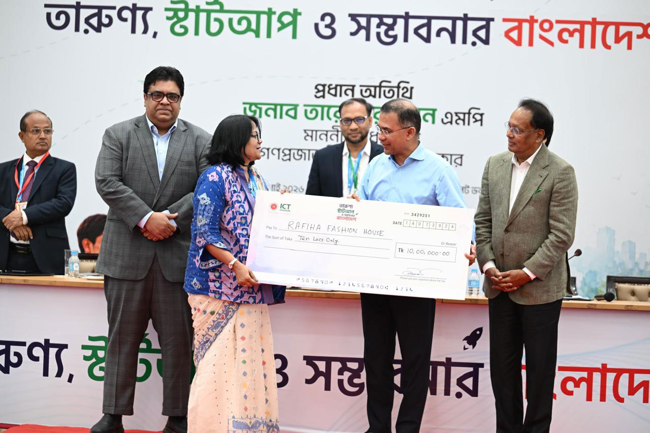 ছয় স্টার্টআপকে অনুদান সরকারের, প্রতিনিধিদের হাতে চেক তুলে দিলেন প্রধানমন্ত্রী