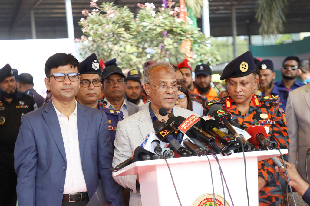 ফায়ার সার্ভিসে ৬২ হাজার স্বেচ্ছাসেবক তৈরি করবে সরকার, বাড়বে সুযোগ-সুবিধা