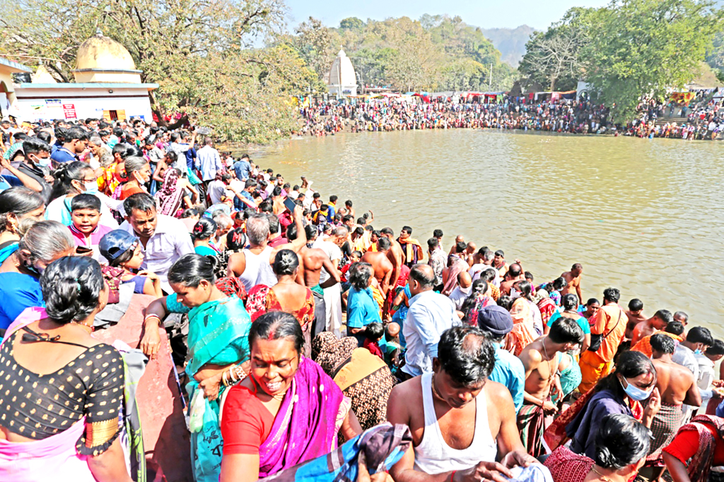 শিবচতুর্দশী মেলা: চন্দ্রনাথ ধামে পুণ্যার্থীর ঢল