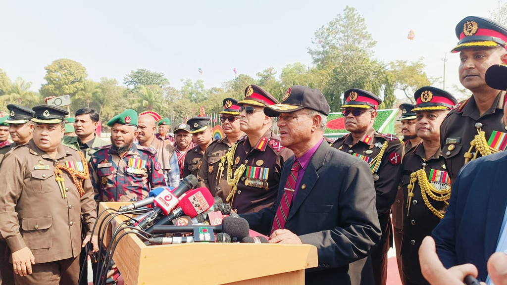 ‎বিদেশে পালিয়ে থাকাদের হুমকির কোনো ভ্যালু নেই: স্বরাষ্ট্র উপদেষ্টা