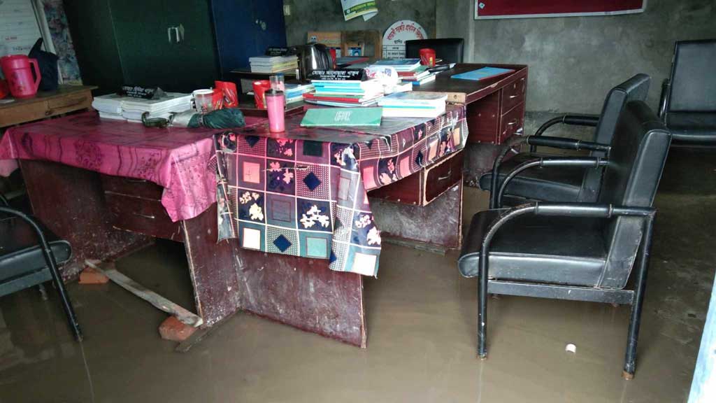 দু’সপ্তাহের টানা বৃষ্টিতে ভয়াবহ জলাবদ্ধতার কবলে সাতক্ষীরা